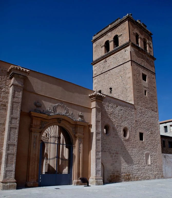 Exterior de Santa María la Mayor, sede del ciuFRONT en Lorca