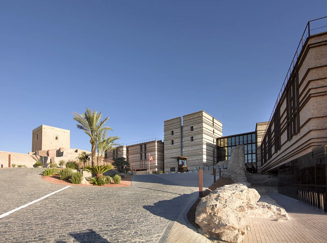 Exterior del Parador de Lorca dentro del recinto del castillo, fotografía de 2012