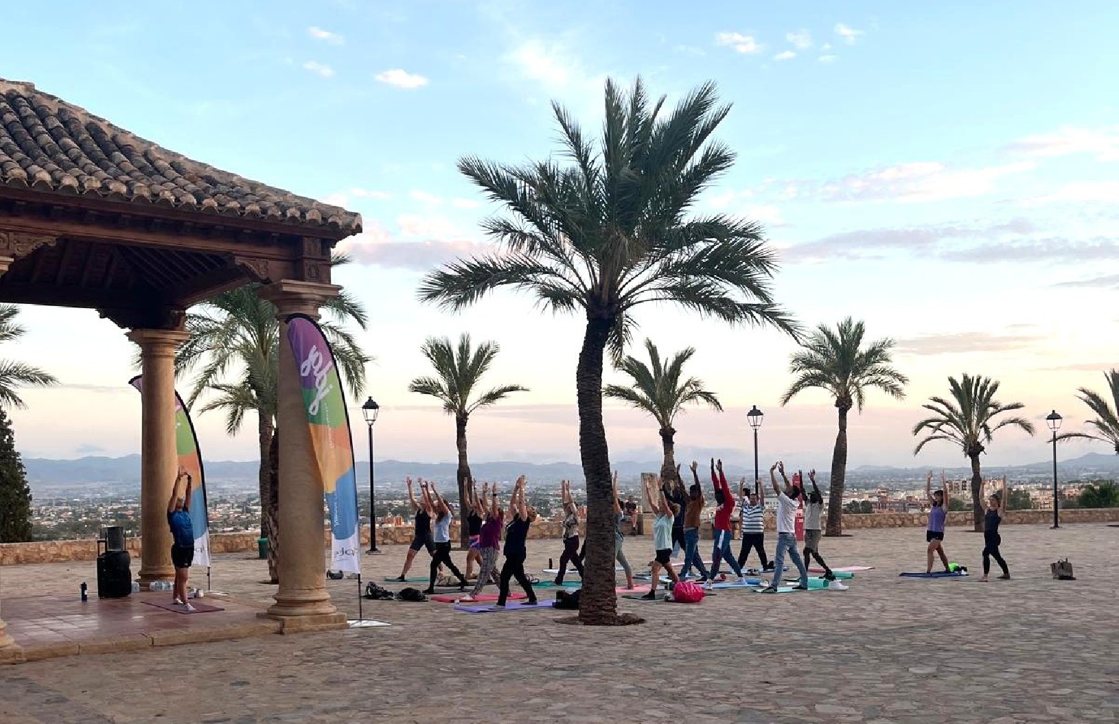 El Calvario vuelve a convertirse en escenario de una sesión de yoga al aire libre con los 47º JDG · imagen de la fuente oficial