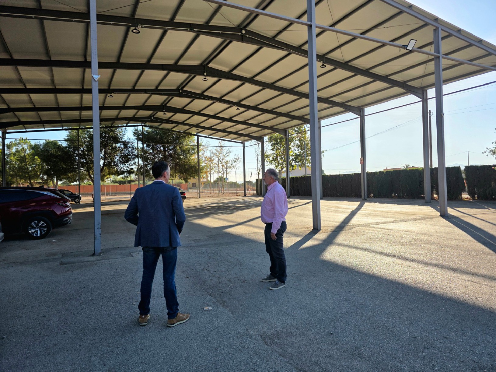 El pabellón multiusos de Cazalla incorpora nuevo cerramiento, pavimentación e iluminación eficiente · imagen de la fuente oficial