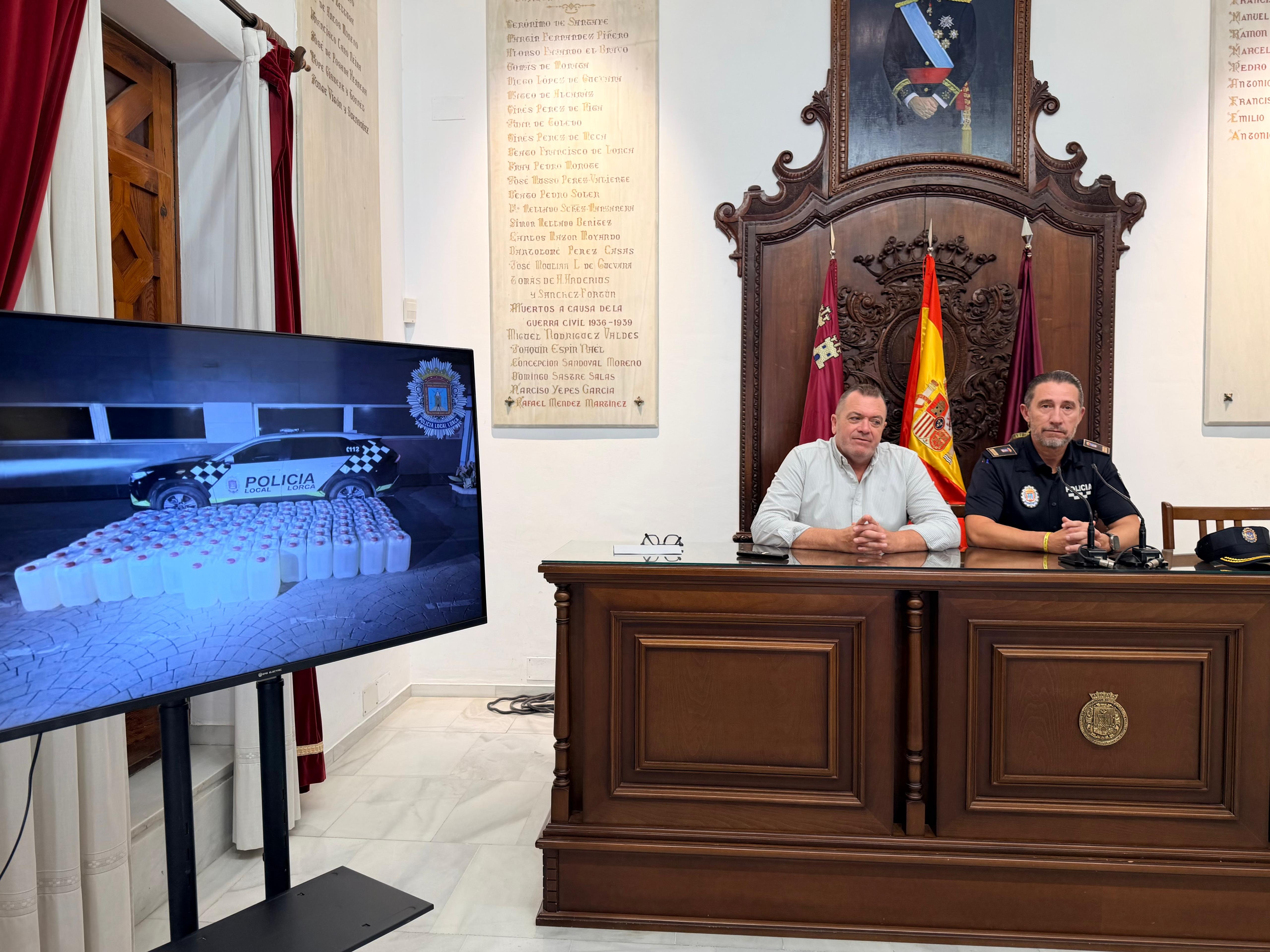 La Policía Local de Lorca detiene a un individuo e interviene más de 2.300 litros de gasolina destinados presuntamente al abastecimiento de narcolanchas · imagen de la fuente oficial