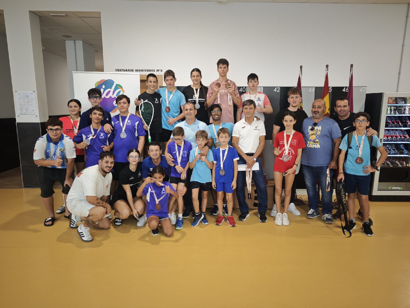 El CD Felipe VI acoge a una treintena de jóvenes jugadores en el Torneo Junior de Squash de los JDG · imagen de la fuente oficial