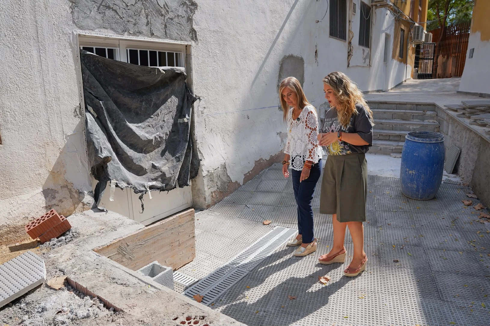 Imagen de la noticia: Participación Ciudadana refuerza las obras de accesibilidad del local social de La Viña con casi 8.000 euros más