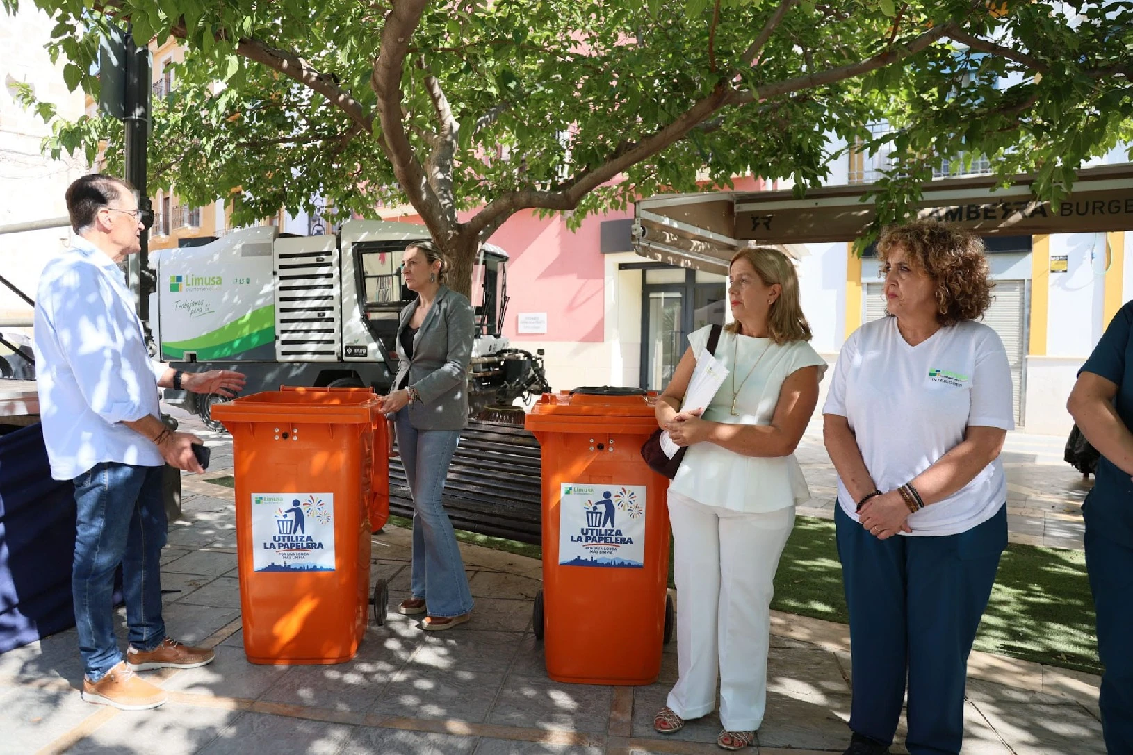 Imagen de la noticia: El dispositivo de limpieza municipal se intensificará durante la Feria de Lorca con 145 efectivos y 40 grandes papeleras en el casco histórico y Huerto de la Rueda