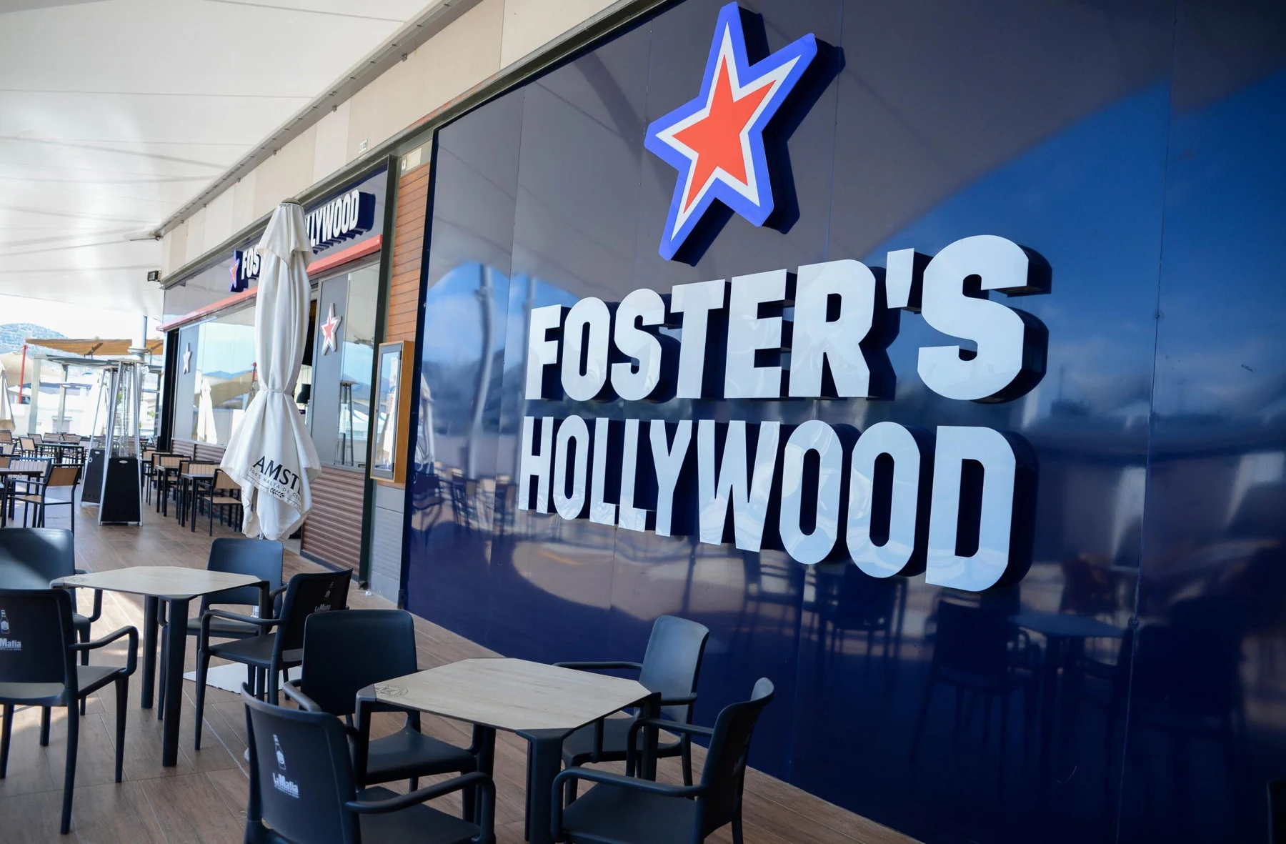 Establecimiento Foster`s Hollywood en Parque Almenara, Lorca