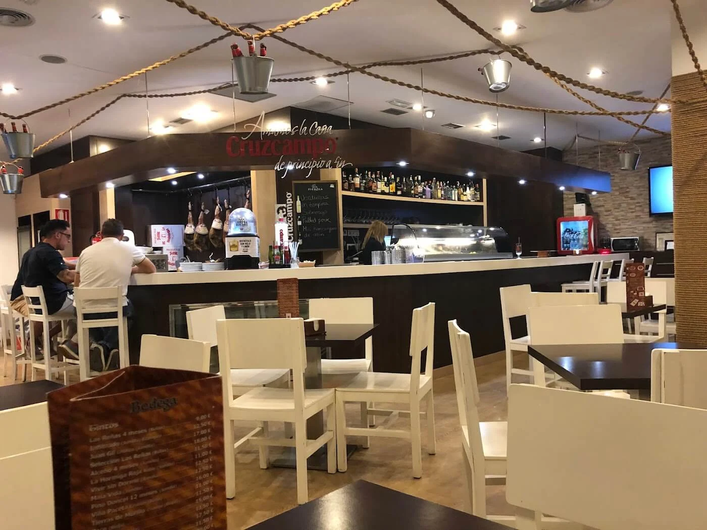 Restaurante - Tapería Cuatro Bellotas · fotografía del directorio oficial de turismo